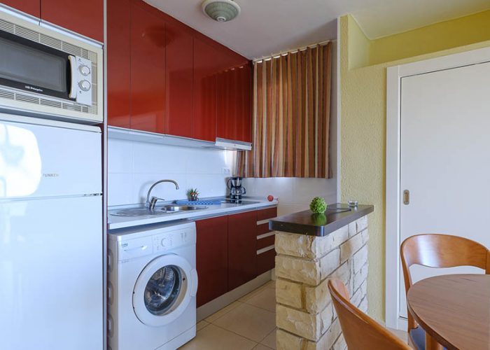 apartamento-alquiler-costa-dorada-cocina.